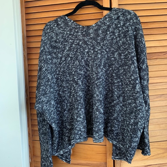 Brandy Melville Cardigan - Picture 3 of 3